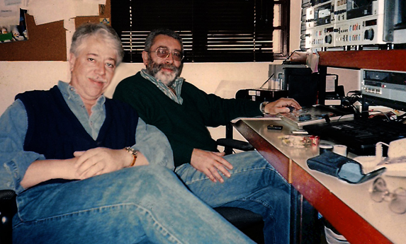 Hugo Primero (SAE) y Luis Puenzo en la sala de edición, 1992.